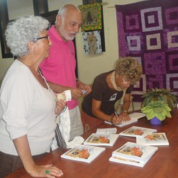 Lautora_firmant_els_seus_llibres